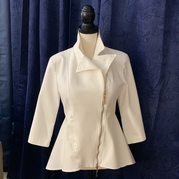 🔥VENUS Popped Collar White Asymmetrical High/Low Top Gold Accents Size 12 - Picture 2 of 14